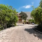Casa Cactus! Private Jacuzzi And Rooftop +Gym+Business Center+ Wifi!