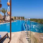 Luxurious In Menesse Pool Gym Cinema By Yeah Apartamento Tulum