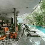 8 Bed Luxury Villa W/ Private Pool, Spa And Sauna!