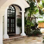 Casa Caracol Oceanfront Sandy Beach In Neighborhood With 24 Hr Security
