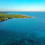 Casa Caracol Oceanfront Sandy Beach In Neighborhood With 24 Hr Security