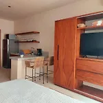 Fully Equipped Studio, King Size Bed, Great Wifi,