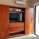 Fully Equipped Studio, King Size Bed, Great Wifi,