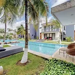Contemporary Poolside Condo, Wi-fi - Paraiso Kaanal 101 Apartamento