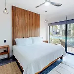 Contemporary Poolside Condo, Wi-fi - Paraiso Kaanal 101 *