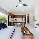 Contemporary Poolside Condo, Wi-fi - Paraiso Kaanal 101