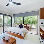 Contemporary Poolside Condo, Wi-fi - Paraiso Kaanal 101 Apartamento *