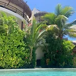 Tua Large Comfortable Pool Parking Space Tulum