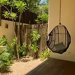 Jungle Bliss 2 Bedroon 2 Bathroom With Private Pool And Jungle Garden.