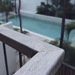 Stylish For 4 Rooftop & Pool Access Hotel *