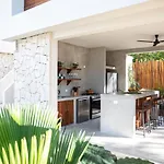 Hotel Hacienda 21 *
