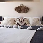Amazing Find Downtown Private Pool Suite