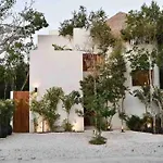 Casa Kuk, Stylish, Beach At 5 Min, Pool, Concierge