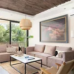 High-End 2-Floor Ph Private Pool & Terrace Gated Community Top-Notch Amenities