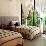 Luxury 2 Bdr 2 Bth 2 Bikes Jacuzzi Fiboptic Wifi. Apartamento