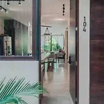 Luxury 2 Bdr 2 Bth 2 Bikes Jacuzzi Fiboptic Wifi.