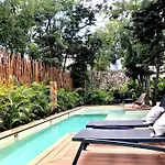 Luxury 2 Bdr 2 Bth 2 Bikes Jacuzzi Fiboptic Wifi. * Tulum
