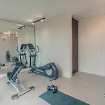 Luxury 2 Bdr 2 Bth 2 Bikes Jacuzzi Fiboptic Wifi.