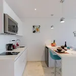 Luxury Apartment *