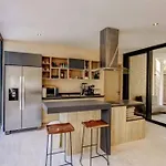 Luxury 3 Bed & Bath Eco-chic - Private Pool