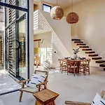 Villa Luxury 3 Bed & Bath Eco-chic - Private Pool *