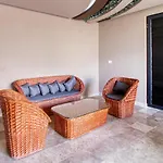 Hotel Menesse #327, Downtown