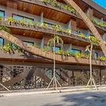 Menesse #327, Downtown