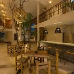 Koos Hotel