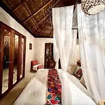 Tzunum Jade Lodge *