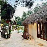 Tzunum Jade Lodge *