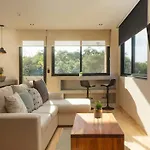 60Mb Fiber. Close To Beach/Town. Terrace Pool
