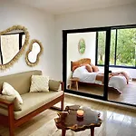 Luxury Jungle Suite