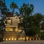 Beyond Amazing 3Bd 2Br/ Balcony