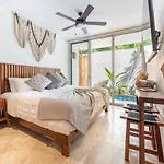 Beautiful Condo With Private Pool