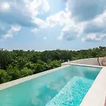 7 Bdr Luxury Villa, Tulum's Infinity Pool, Near Villa