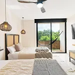 Villa 7 Bdr Luxury Villa, Tulum's Infinity Pool, Near *