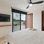 7 Bdr Luxury Villa, Tulum's Infinity Pool, Near Villa