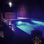 Luxury Penthouse With Private Rooftop & Pool