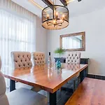 Bright Full Furnished 2 Bedrooms Waiting For You