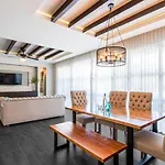 Bright Full Furnished 2 Bedrooms Waiting For You