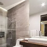 Bright Full Furnished 2 Bedrooms Waiting For Apartamento *