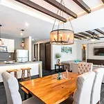 Bright Full Furnished 2 Bedrooms Waiting For
