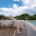 Premium House In A Gated Community Of La Veleta With 2 Private Pools, Backyard And Outdoor Seating