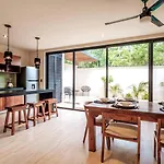 Premium House In A Gated Community Of La Veleta With 2 Private Pools, Backyard And Outdoor Seating