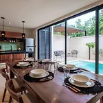 Premium House In A Gated Community Of La Veleta With 2 Private Pools, Backyard And Outdoor Seating