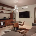 Apartamento Art House Gym-pool-rest