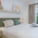 2 Bedroom + Private Pool And Roof Top Terrace *