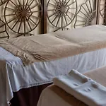 Menesse Hideaway - Elegant Bohemian Apartment