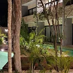 Studio Con Terraza, Pileta Y Bano Completo