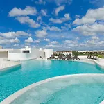 2 Bedroom + Private Pool And Roof Top Terrace *